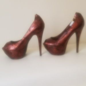 Bakers platform alligator print peep toe heels